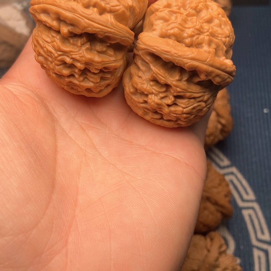 文玩核桃吊坠46白狮子