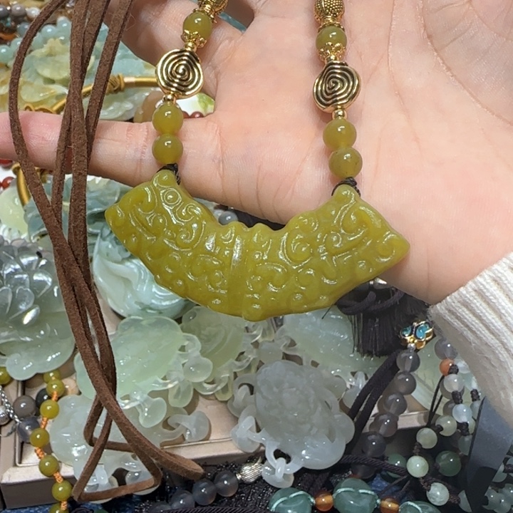 蛇纹石玉吊坠未镶嵌