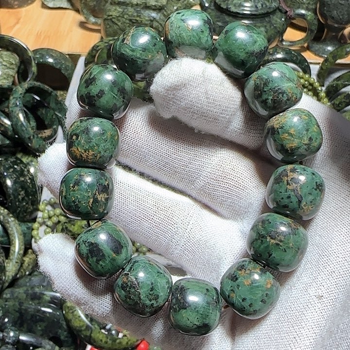 蛇纹石玉手串1.6cm未镶嵌