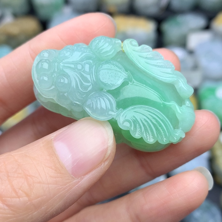 翡翠颈饰未镶嵌天然缅甸A货翡翠貔貅吊坠