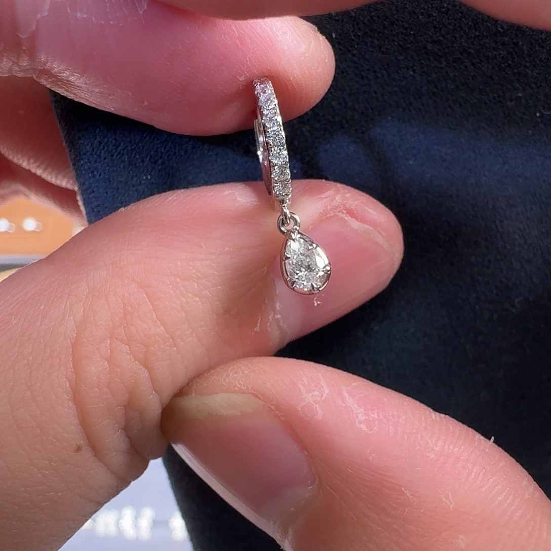 钻石耳饰18K金镶嵌歌*安水滴滴流耳环一件