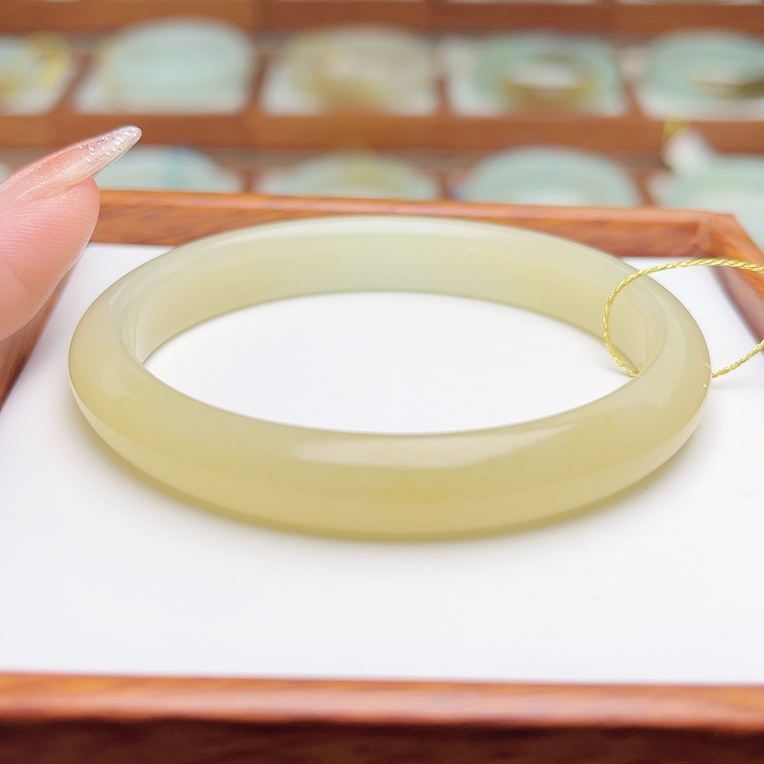 和田玉手镯未镶嵌52.6