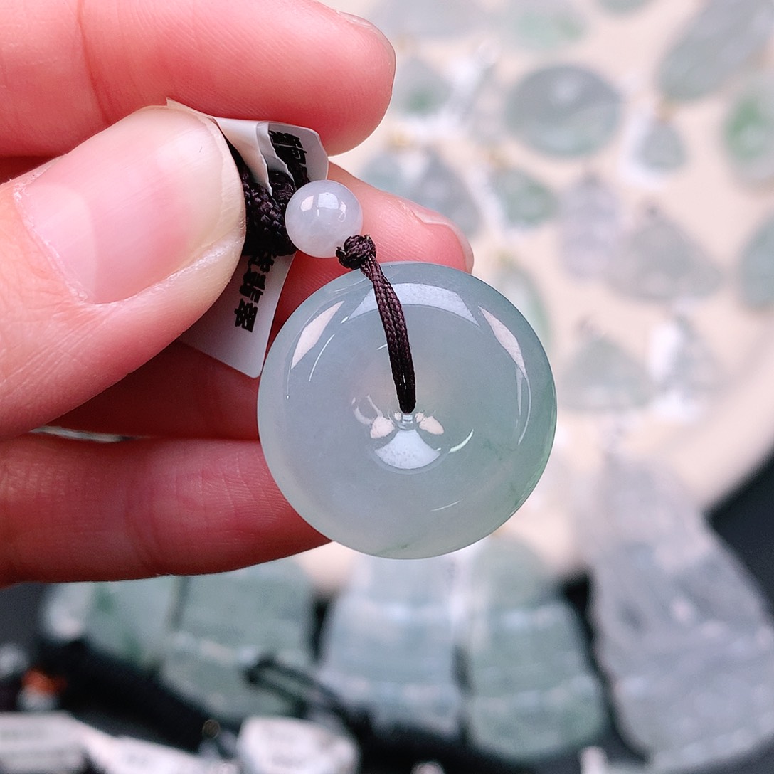 翡翠颈饰未镶嵌飘彩扣