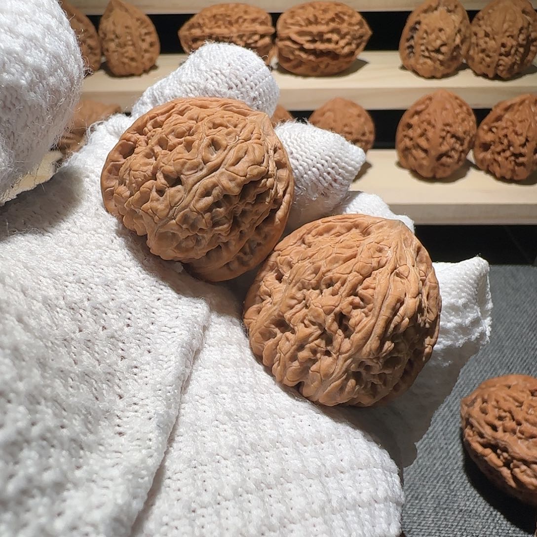 文玩核桃吊坠红玛瑙