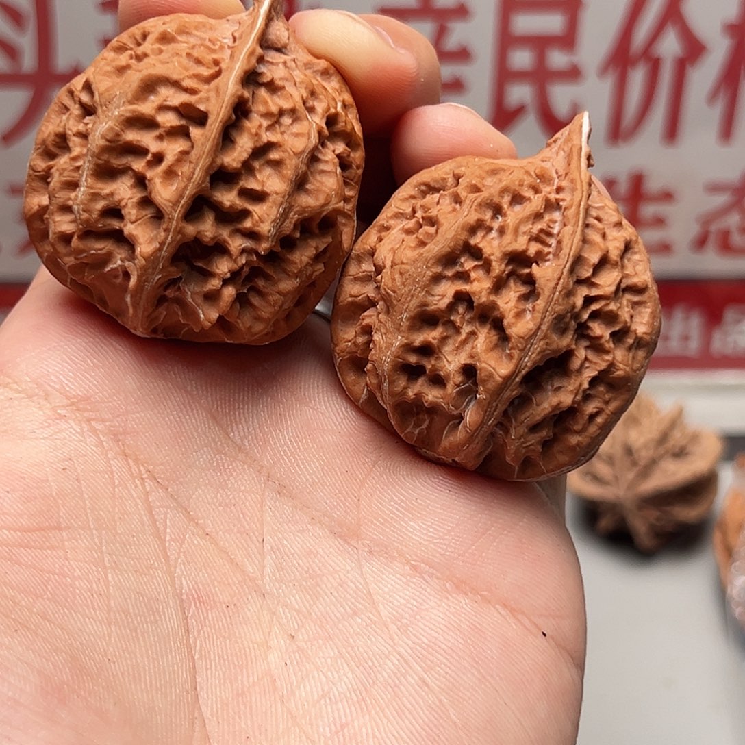 吊坠文玩核桃红皮灯笼