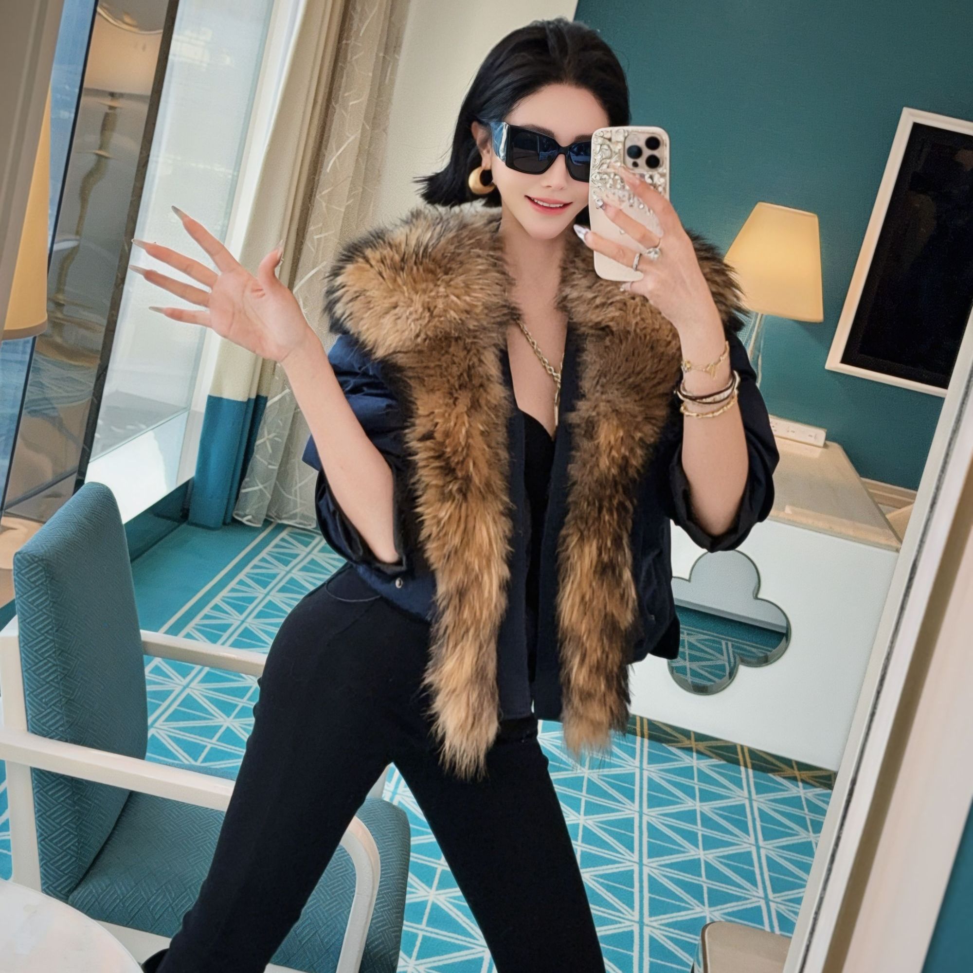 S300【雪地公主】黑白蓝绿四色净版长毛毛领袖扣无领ER上衣SY14431