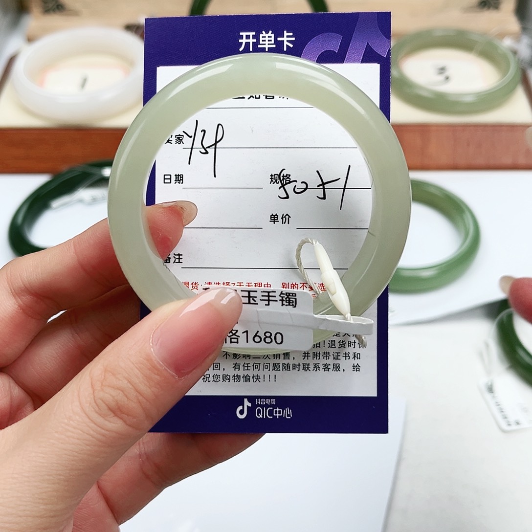 和田玉手镯未镶嵌關