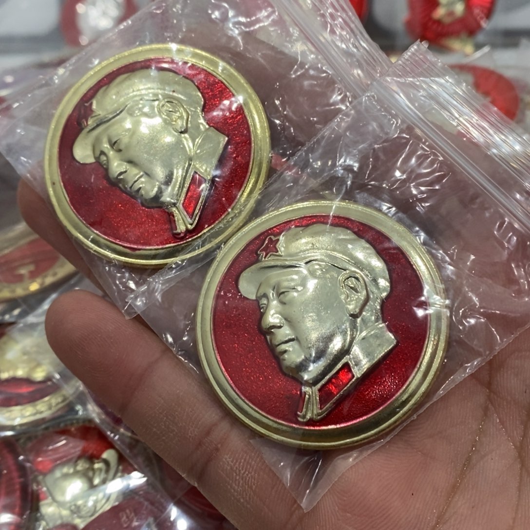 铝金*红色纪念章武像两个