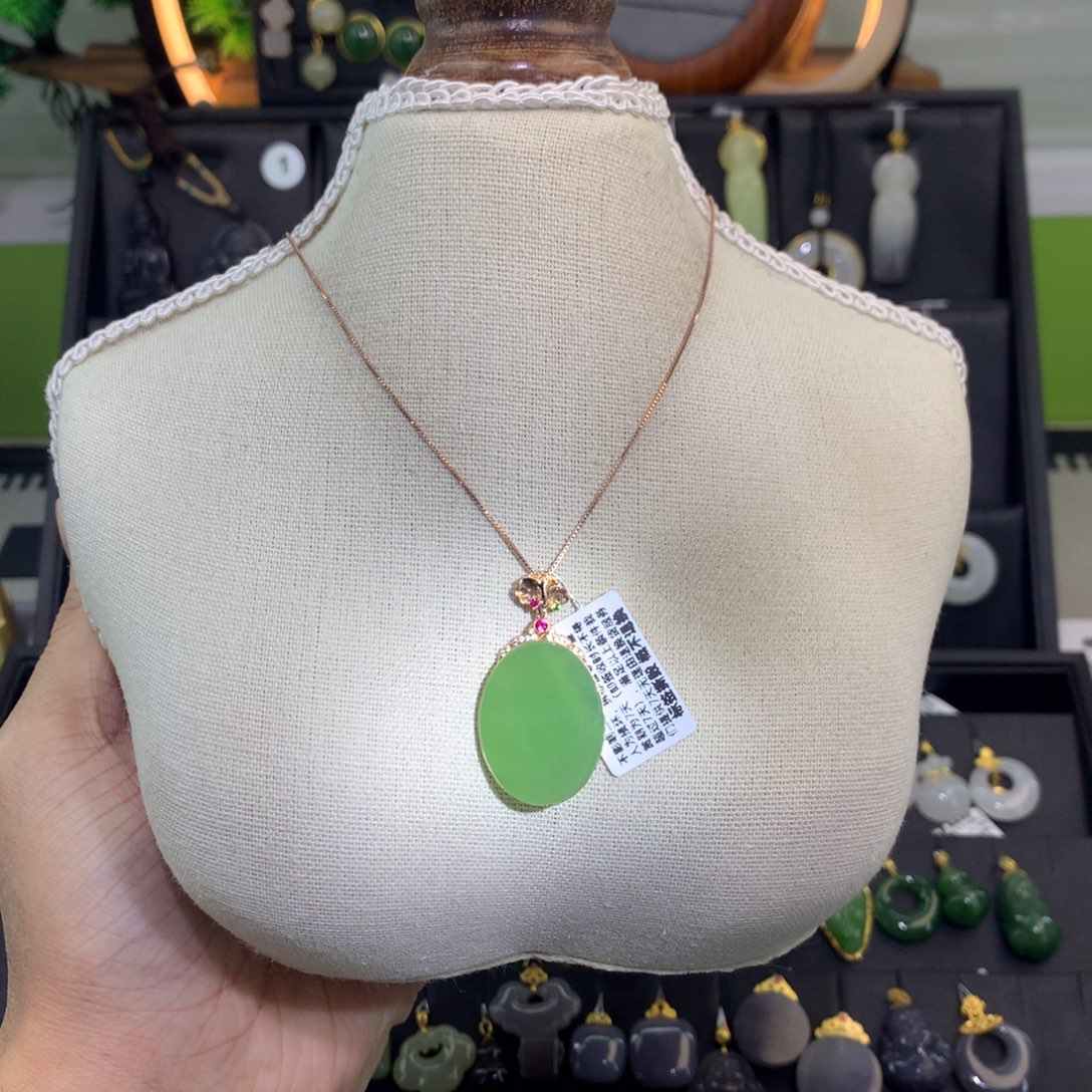 和田玉18K金镶嵌吊坠(赠链)