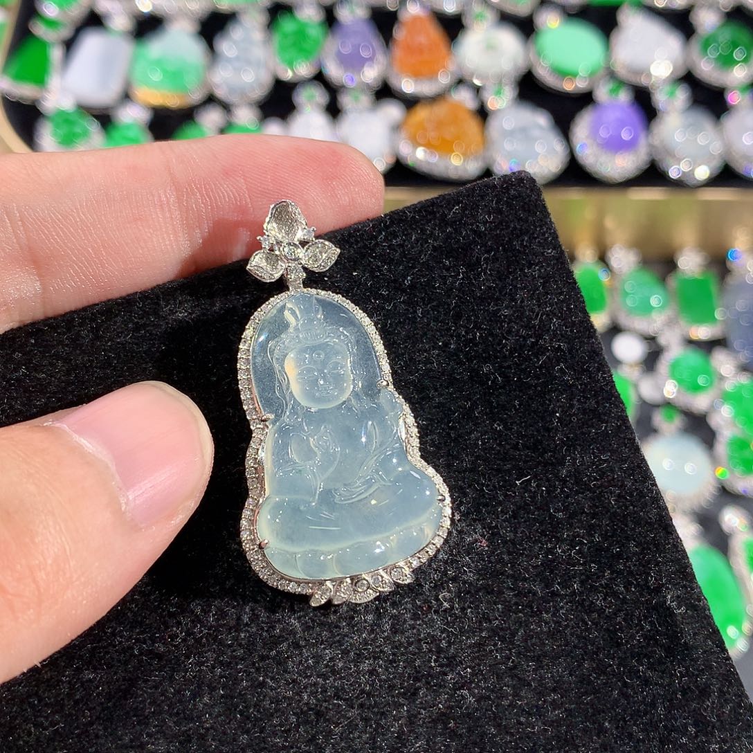 翡翠18K金镶嵌颈饰