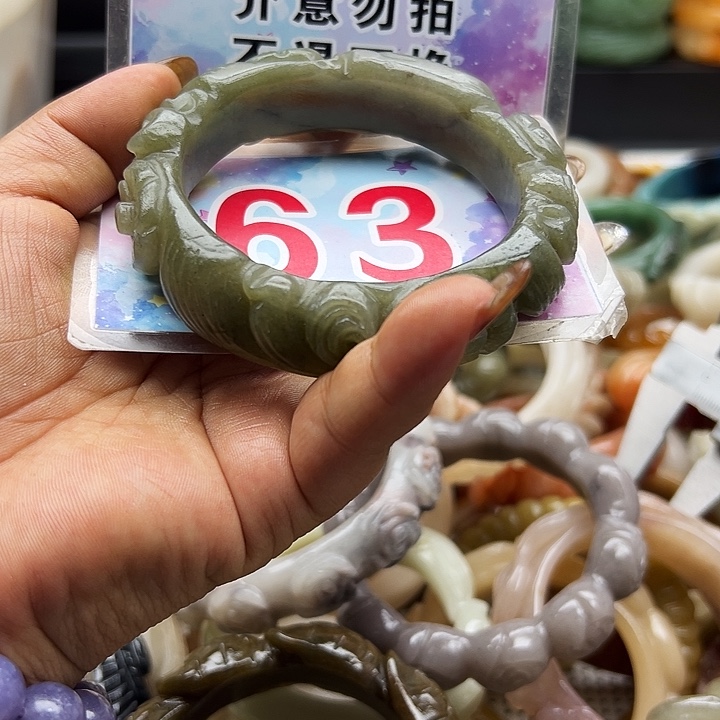 未镶嵌手镯石英岩玉