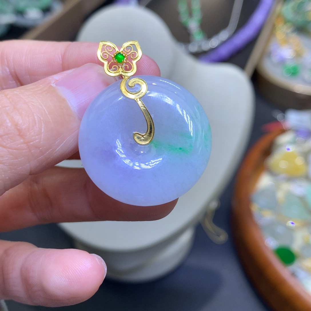 颈饰18K金镶嵌翡翠