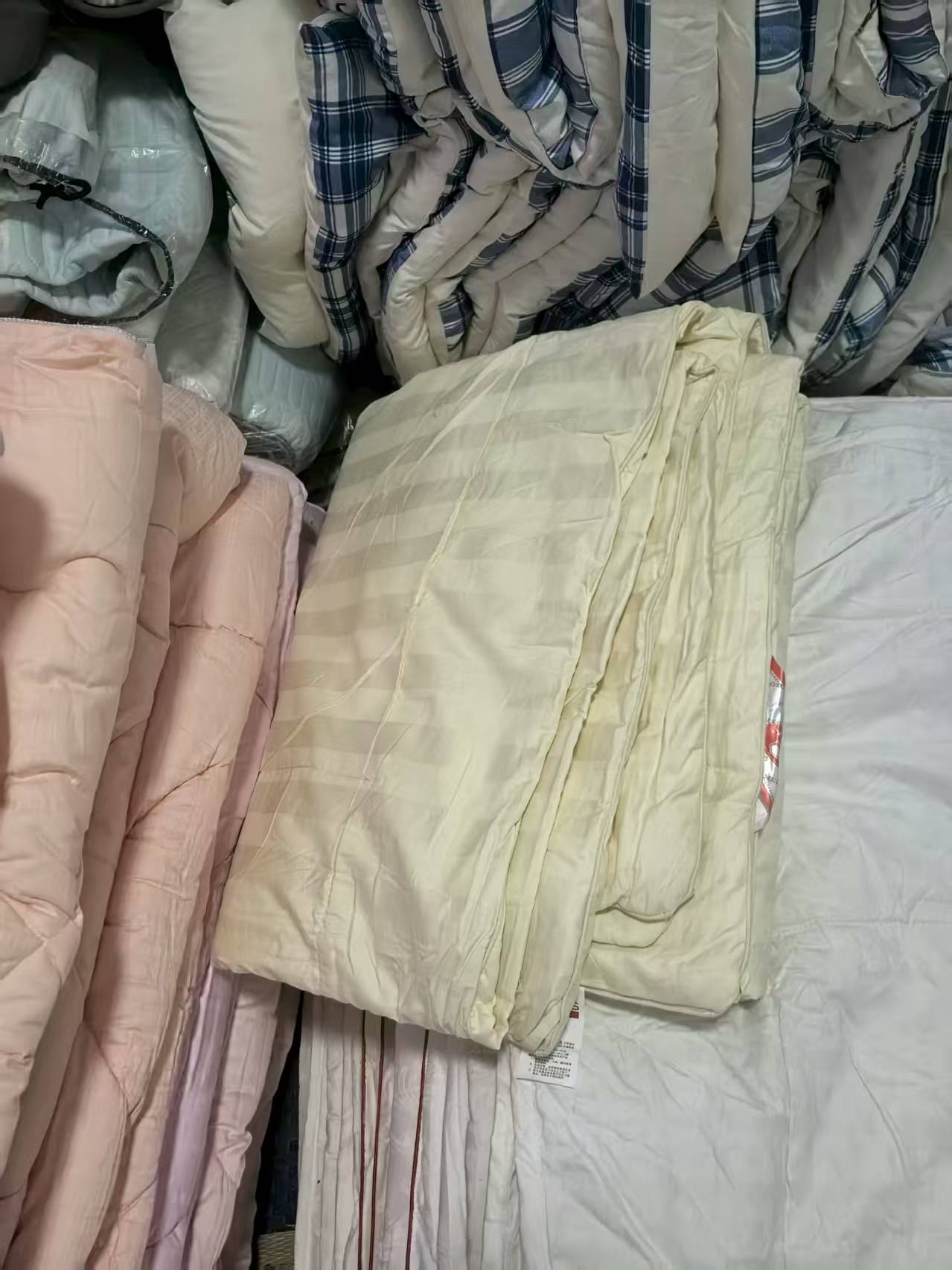 《厚广家》3楼200×230黄色加厚全棉100%柞蚕丝被 发1张微瑕疵4斤