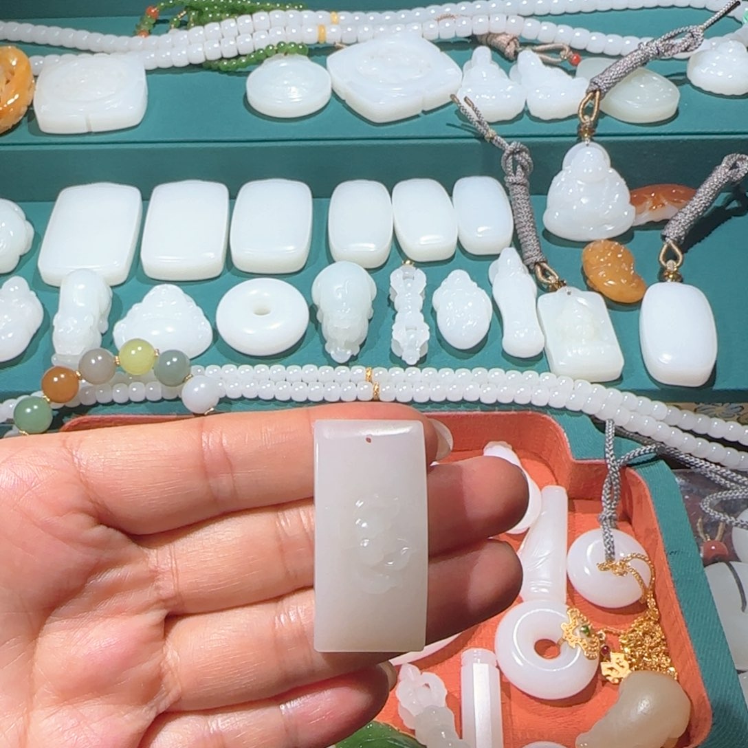 和田玉（糖玉）颈饰未镶嵌
