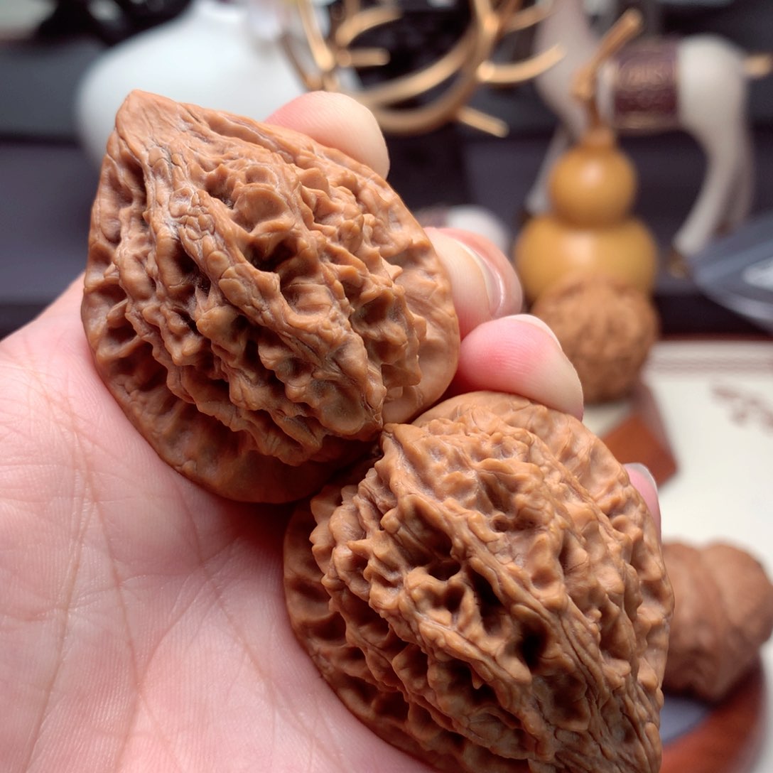 文玩核桃把件十三陵鸡心全品巨重  1号