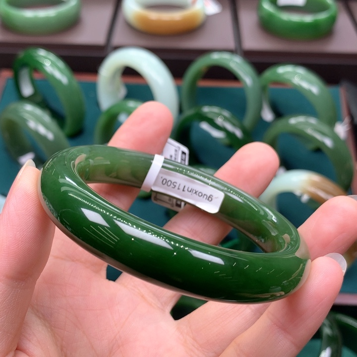 未镶嵌手镯和田玉（碧玉）