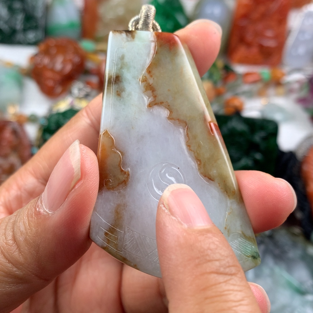 翡翠未镶嵌颈饰挂件