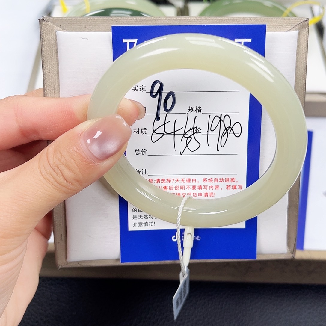 和田玉手镯未镶嵌