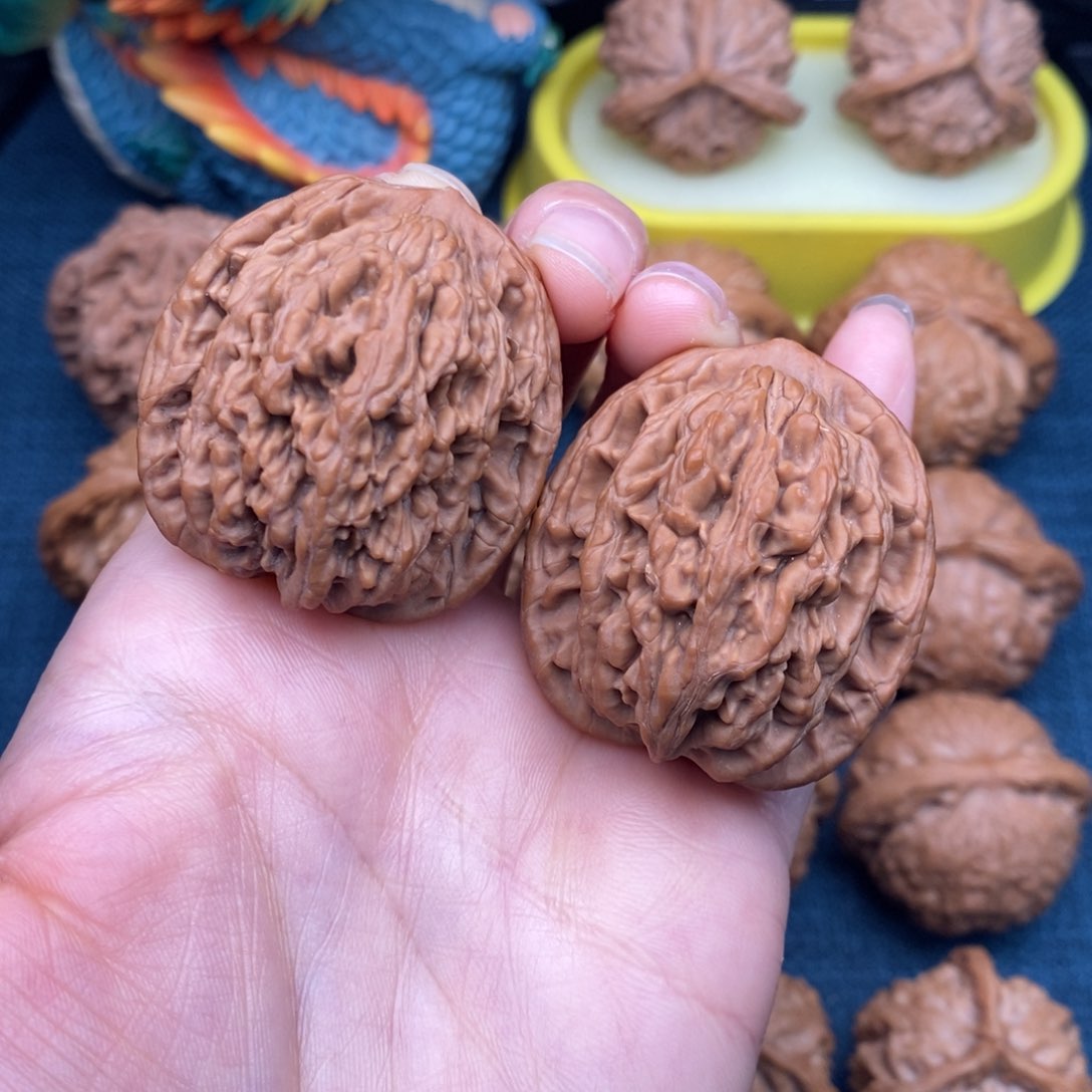 文玩核桃把件37老树原桩虎头全品