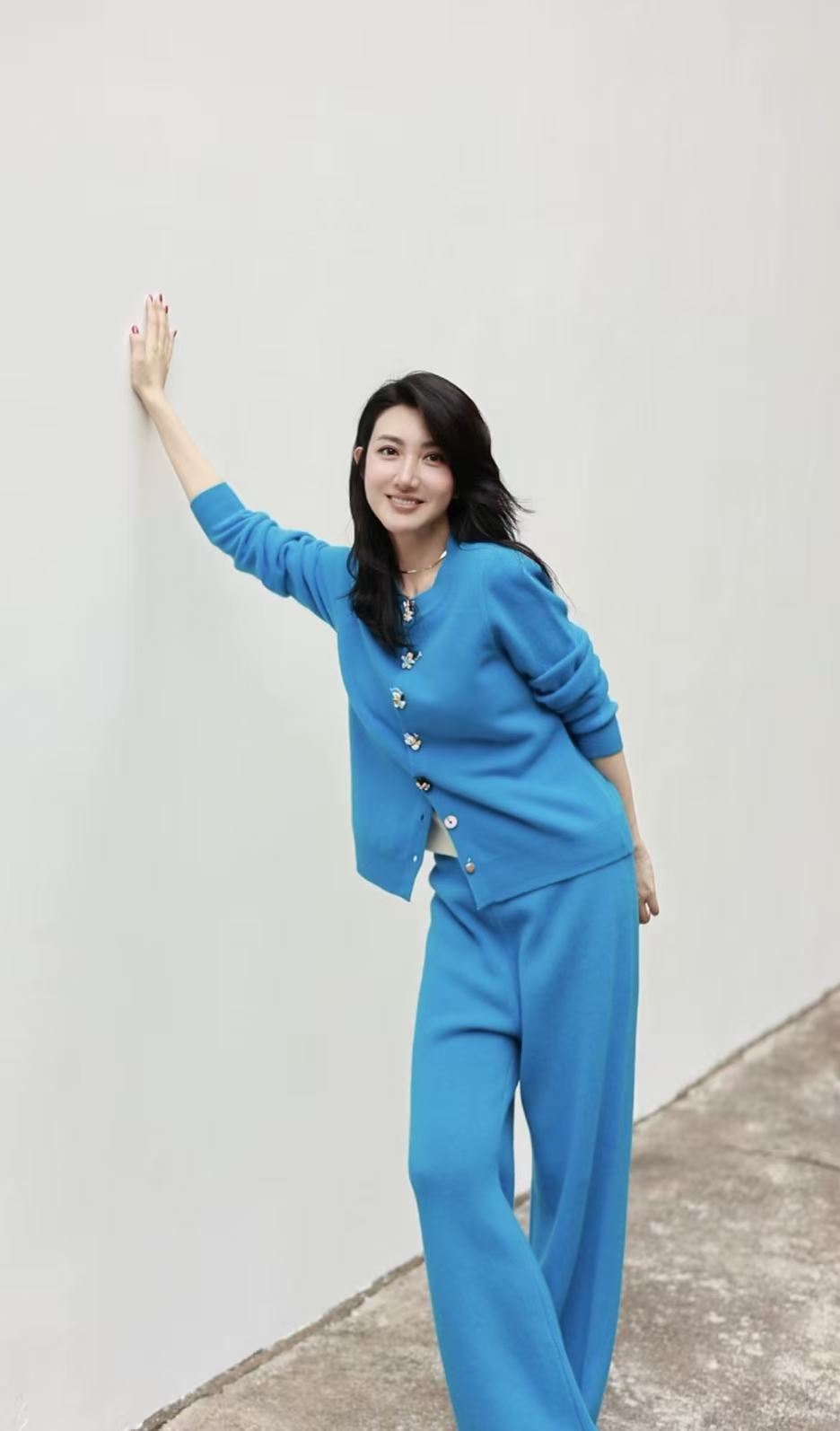 2511033【壁虎姐】GECKO秋冬新款蓝色设计款米奇扣韩版圆领长裤套装