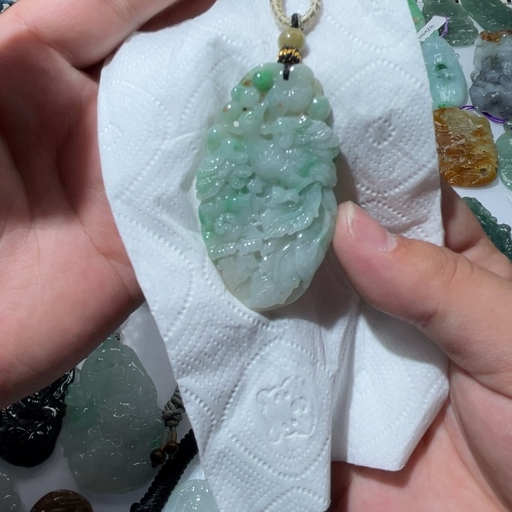 翡翠颈饰未镶嵌天然