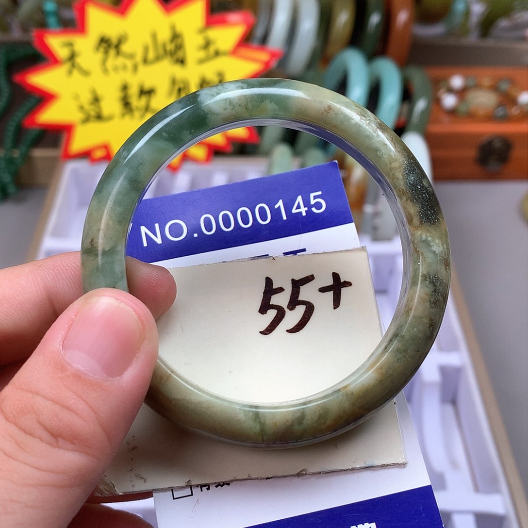 蛇纹石玉手镯未镶嵌