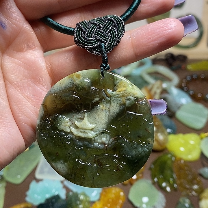 蛇纹石玉吊坠未镶嵌