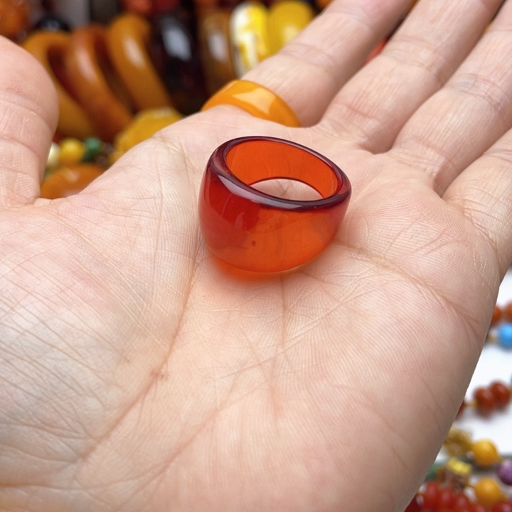 树脂制品2号红色指环