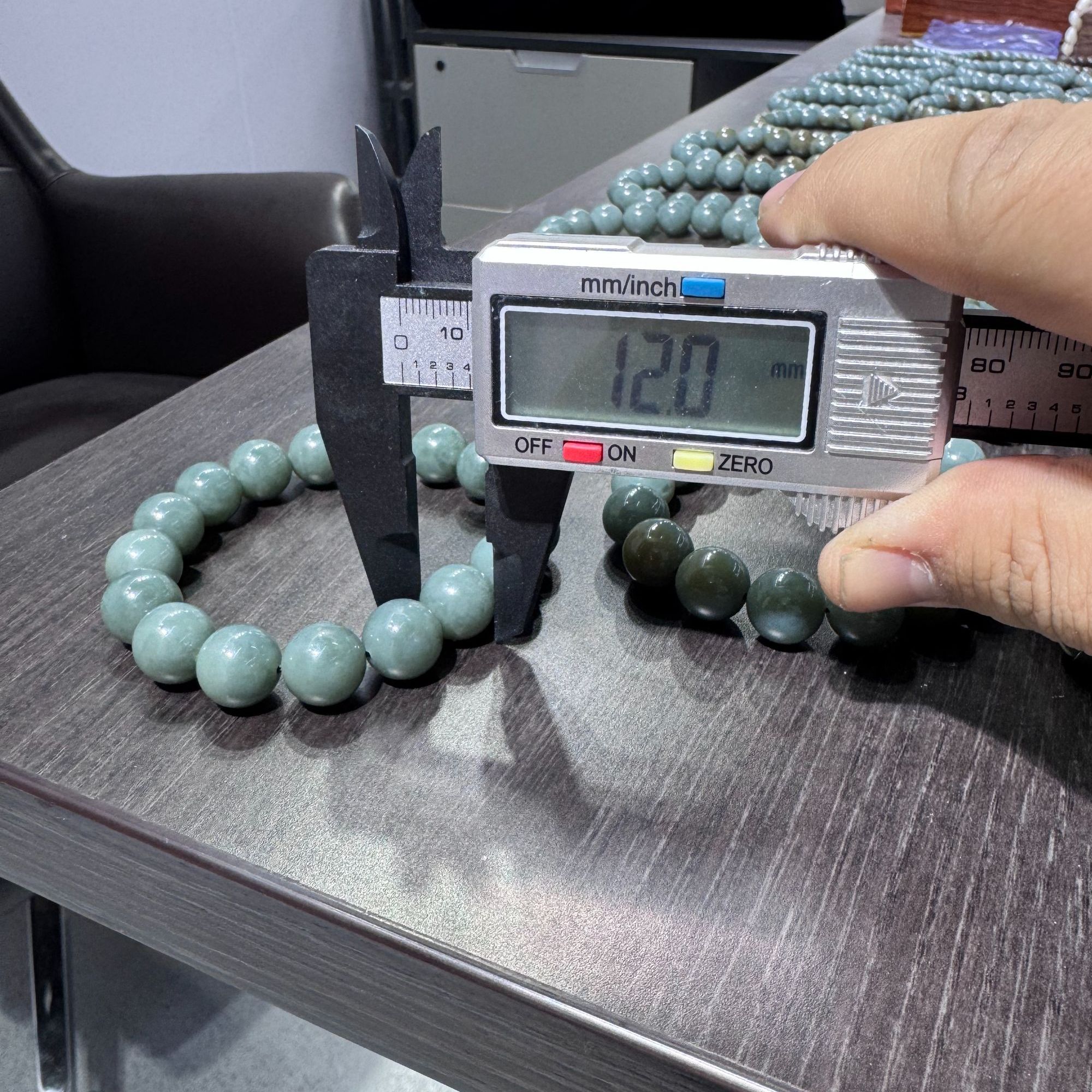 A 各类且末料手镯玉手镯和田玉