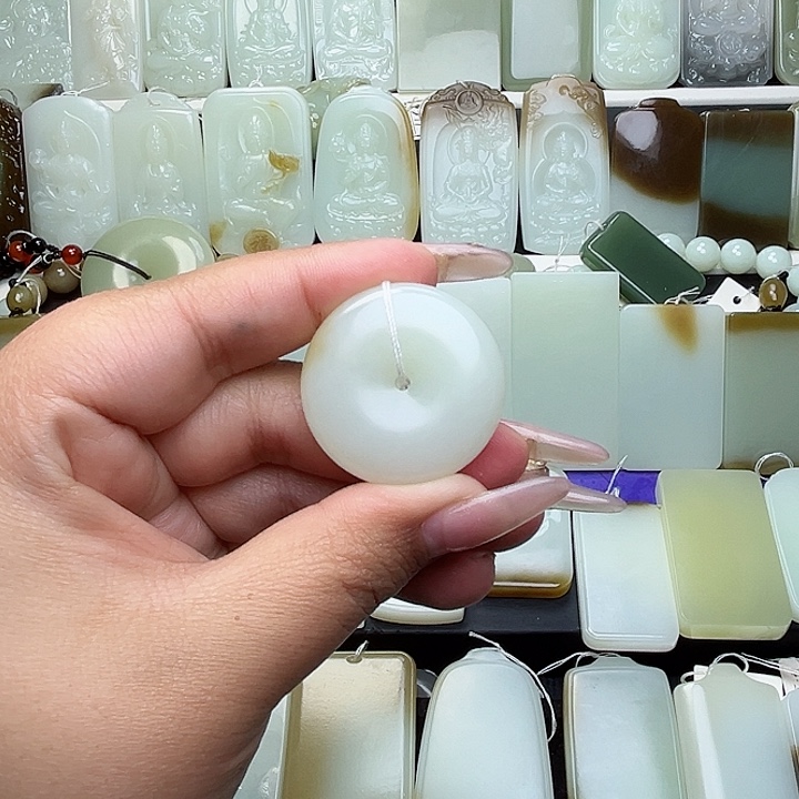 颈饰未镶嵌和田玉