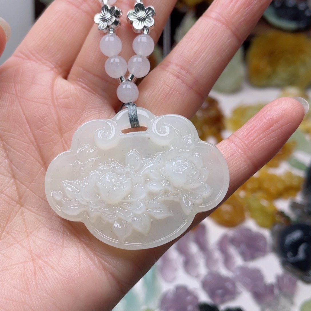 蛇纹石玉颈饰未镶嵌