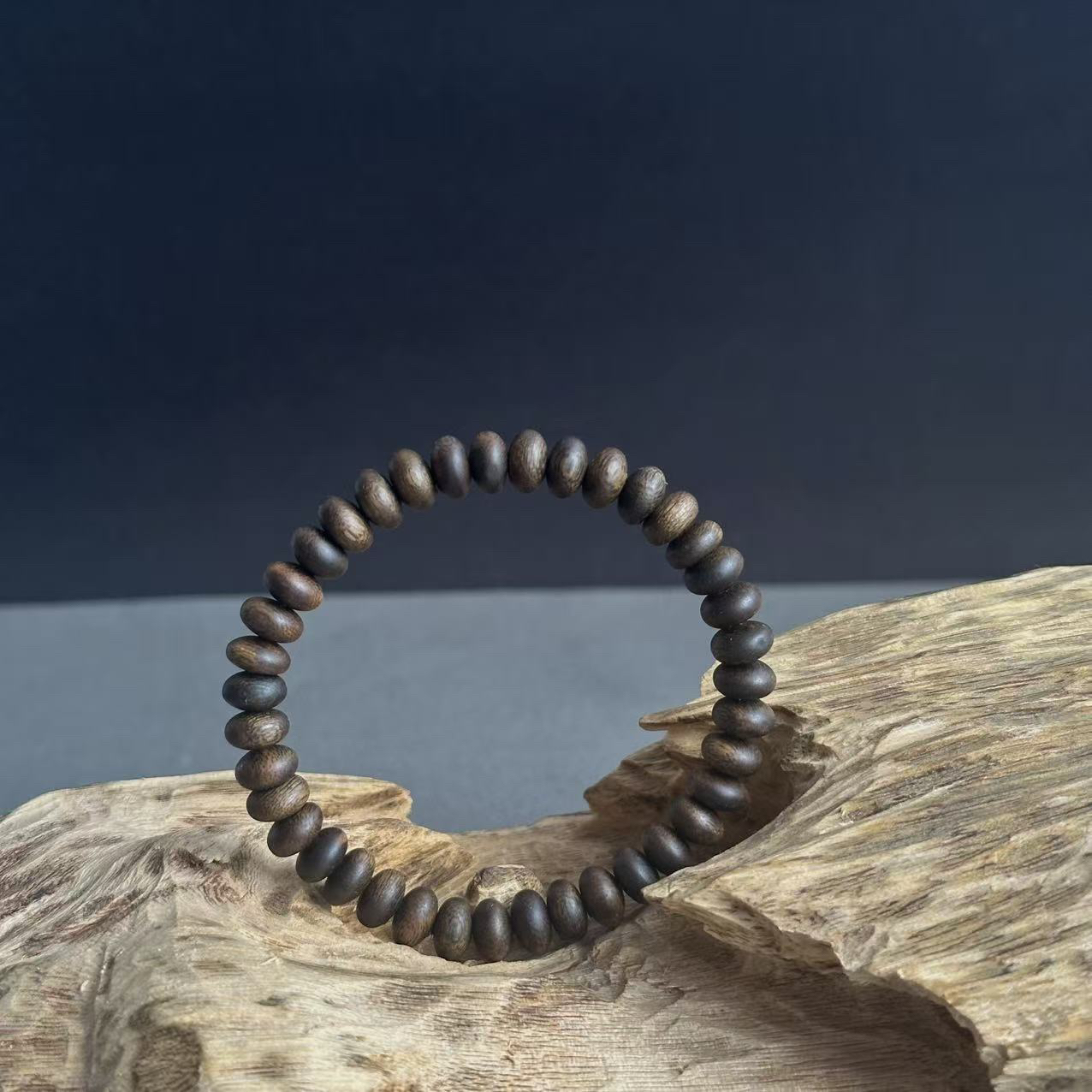 沉香【老香厂】YB50矿林紫棋虫漏沉水单圈8mm+（多样性发一）