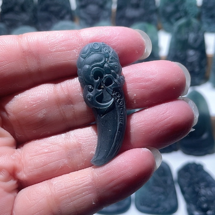 定制翡翠未镶嵌龙牙