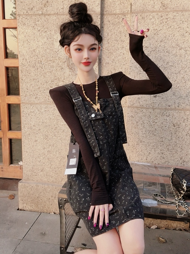 漂亮家「甜心教主」泡菜定制减龄显瘦碎花背带牛仔裙