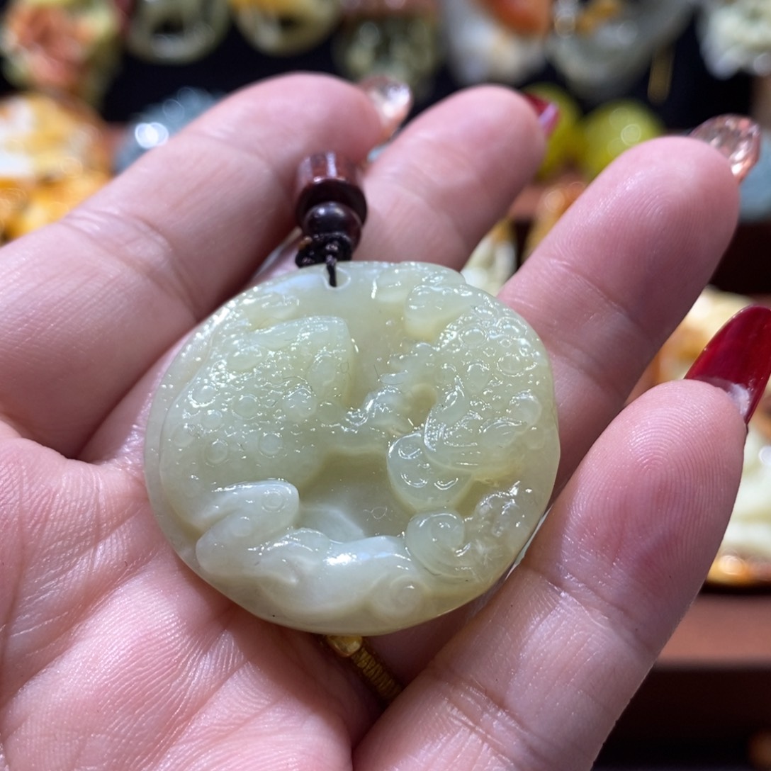 蛇纹石玉颈饰未镶嵌