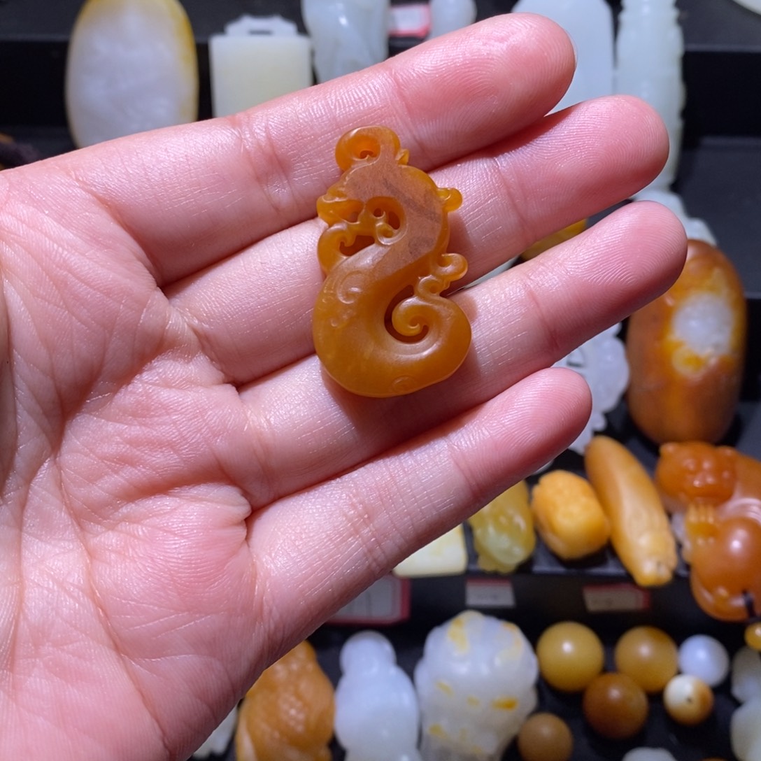 旺***s和田玉未镶嵌颈饰