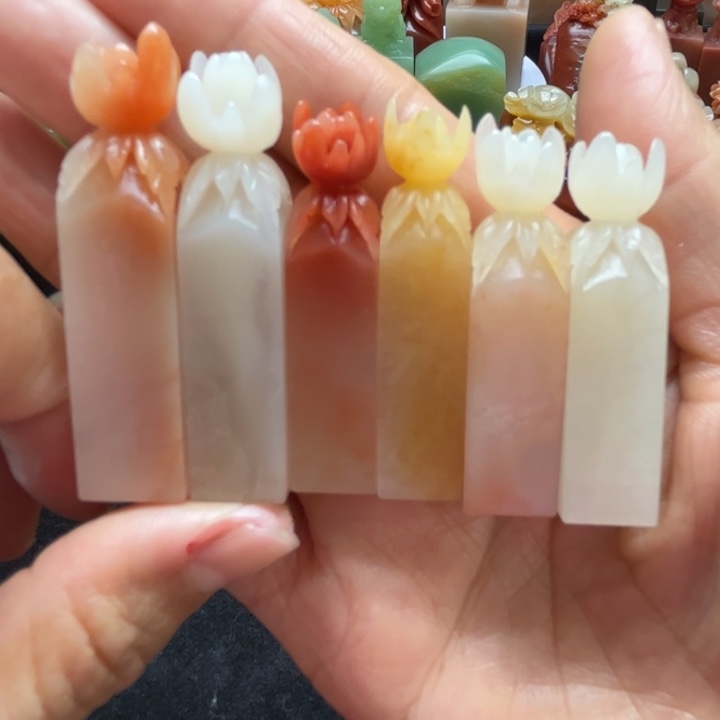 老挝石六朵小花纯手工雕刻