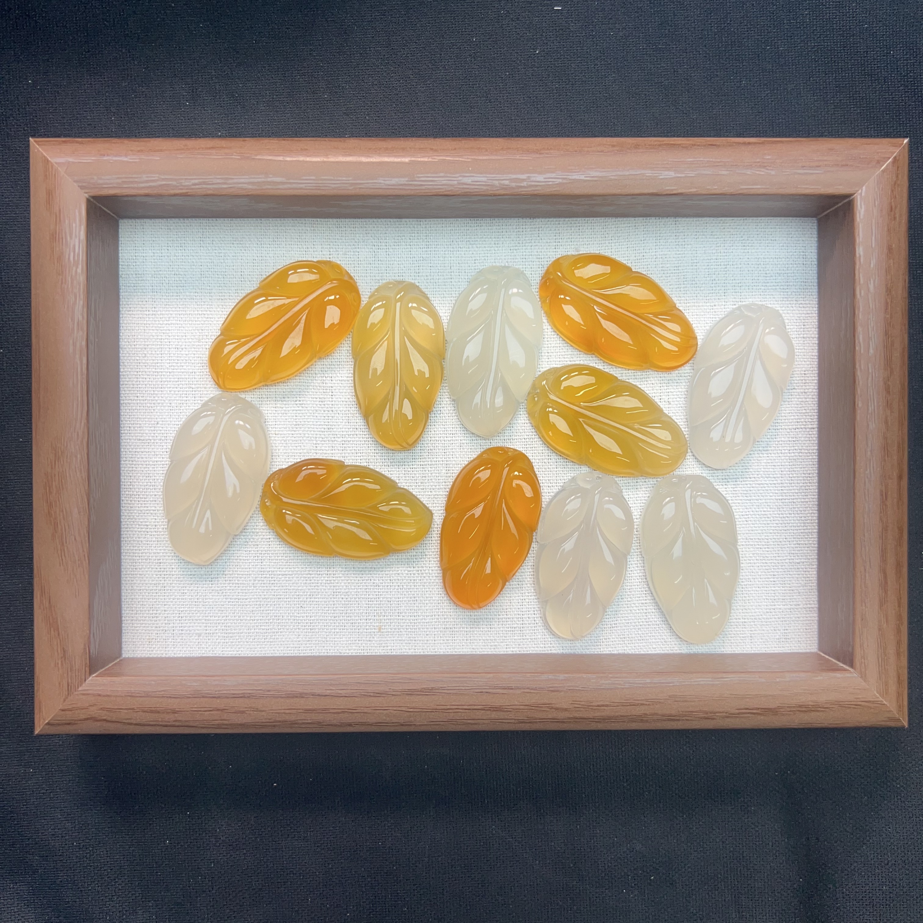 天然玛瑙叶子吊坠马料玛瑙大中小多样性发货（绳子随机发）