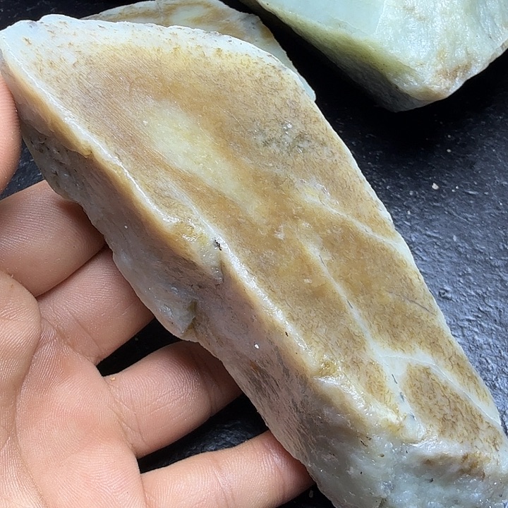 和田玉（糖玉）未镶嵌珠宝奇石
