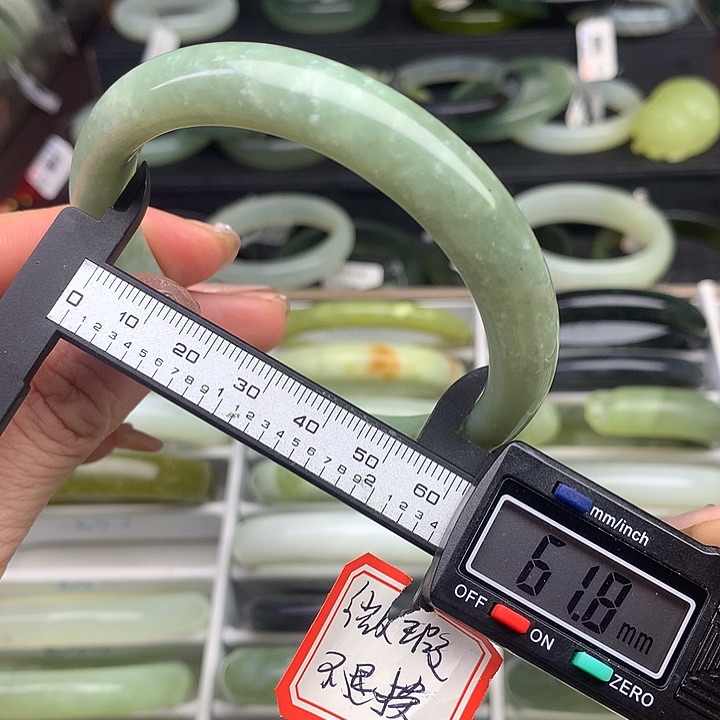 蛇纹石玉手镯未镶嵌646