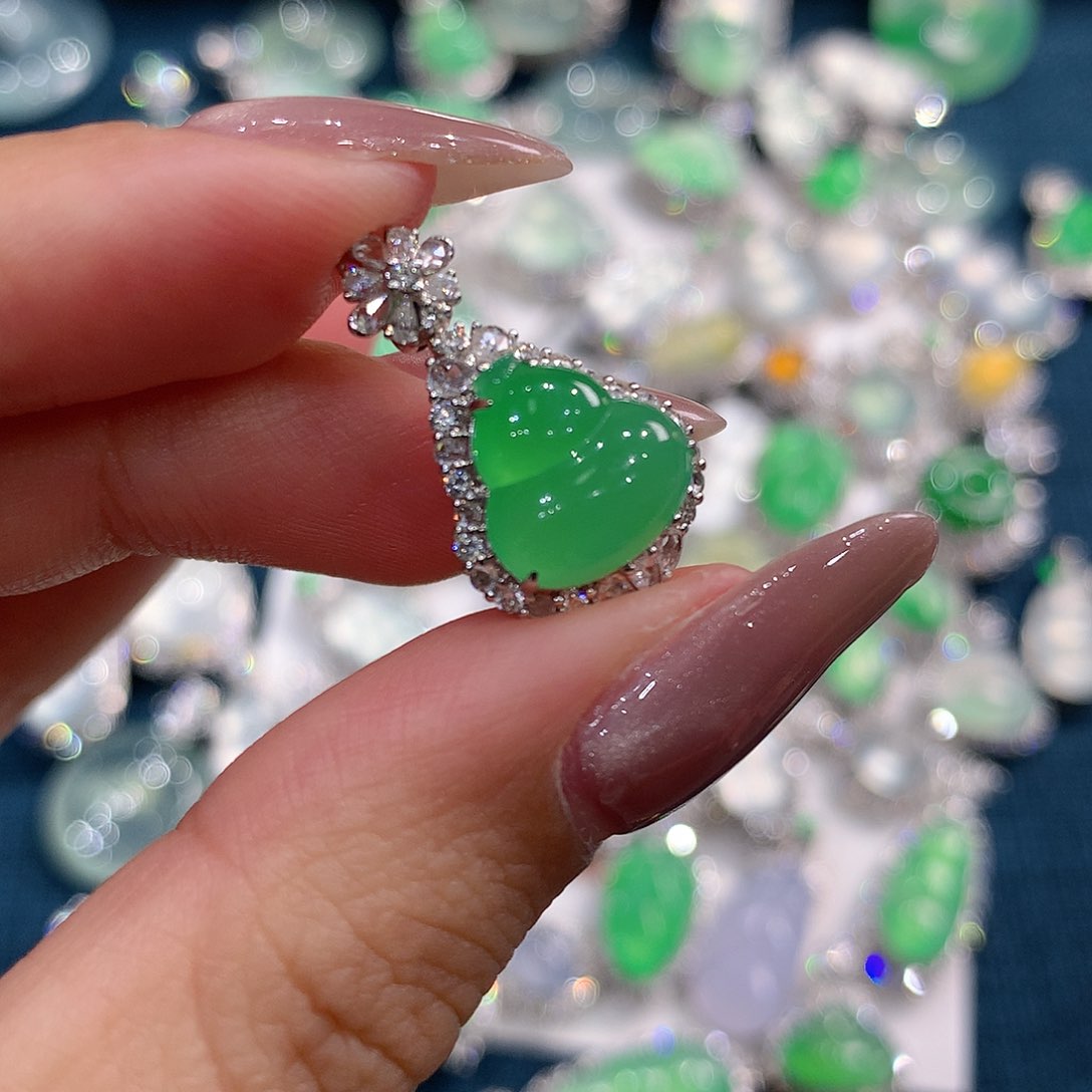 翡翠颈饰18K金镶嵌葫芦