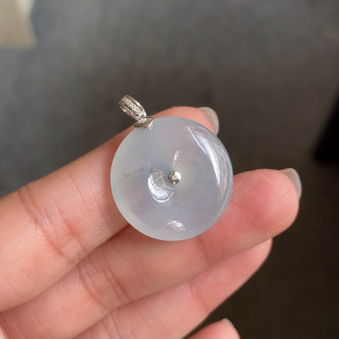 翡翠颈饰18K金镶嵌水润飘花平安扣