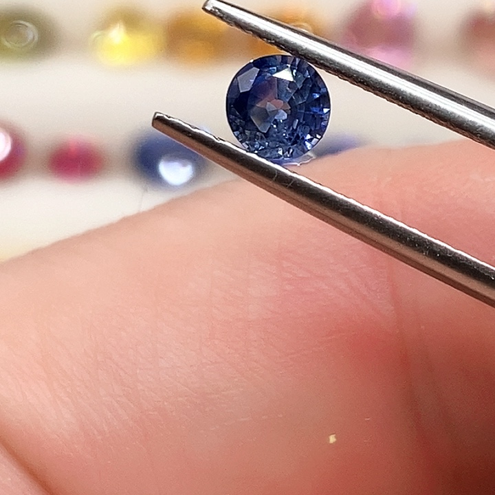 蓝宝石裸石未镶嵌