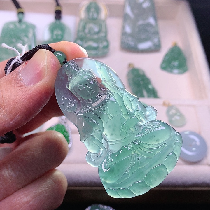 翡翠颈饰未镶嵌翡翠