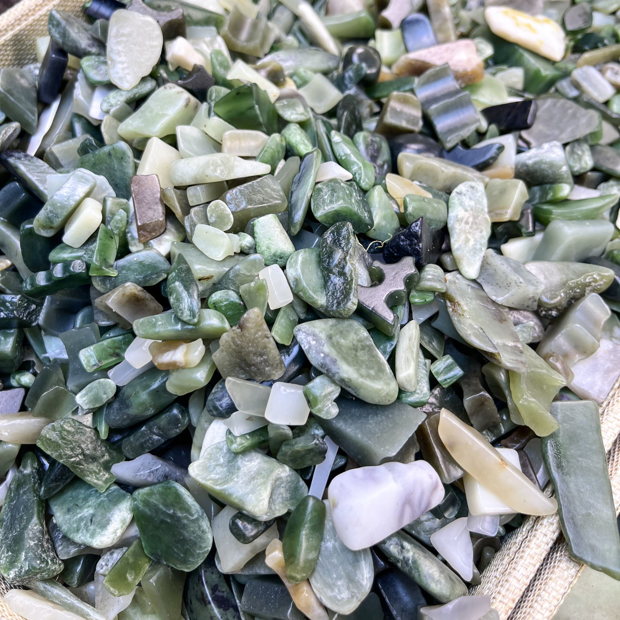 和田玉边角练料鱼缸石DIY笔架风铃刮痧板点穴板随机边角料500克