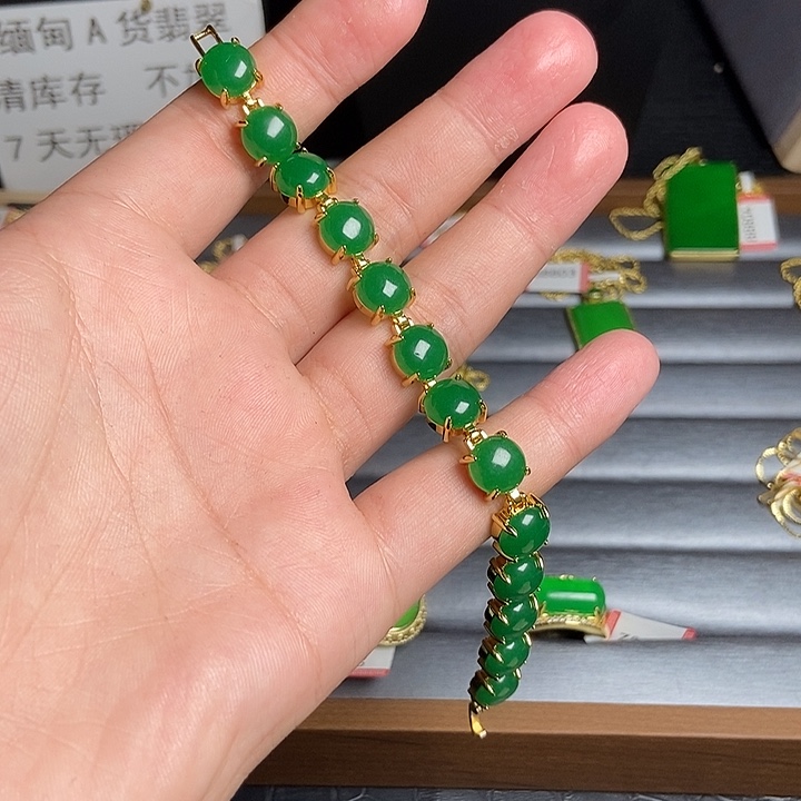 翡翠18K金镶嵌颈饰28