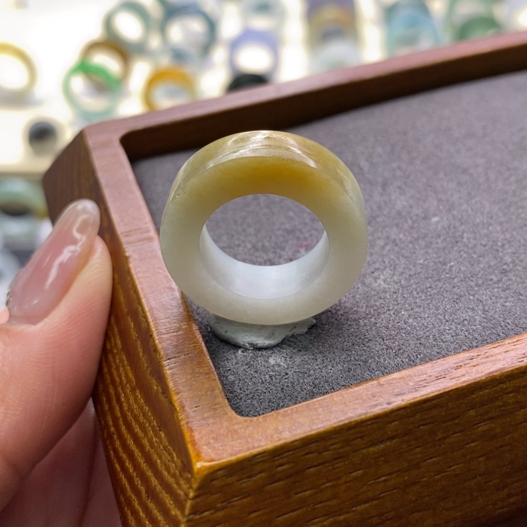 定制翡翠未镶嵌戒指