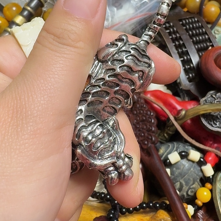 丽***丽黄铜工艺品手工雕刻技艺