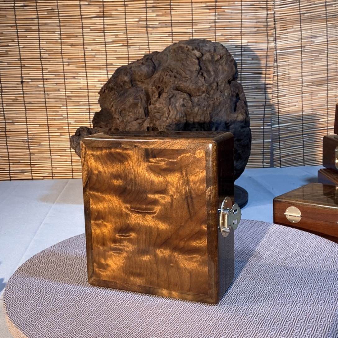 金***库楠木金丝楠木盒子