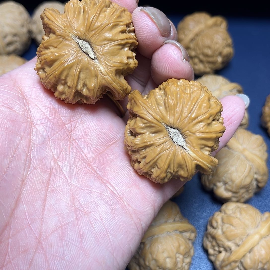 文玩核桃吊坠贺*白狮子